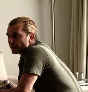 Gavin Rossdale in his Hotel Room (© Tania Twele) Gavin Rossdale in his Hotel Room (© Tania Twele)